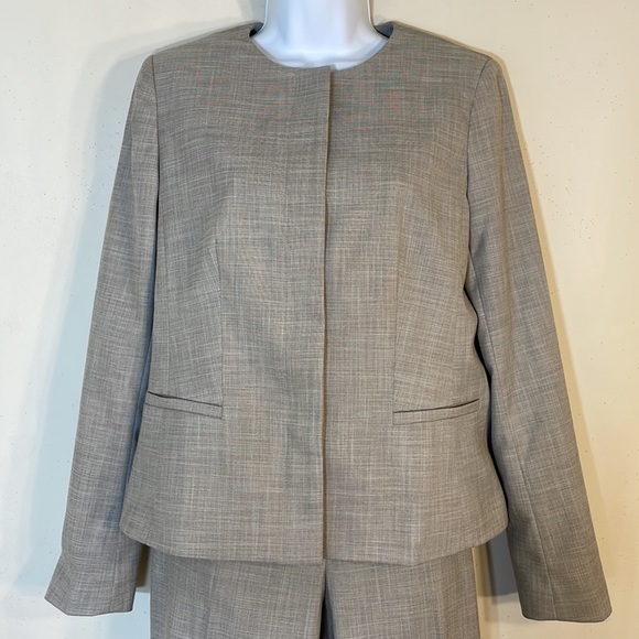 NWT. Ann Taylor 4 Pant Suit Set. - Picture 2 of 16